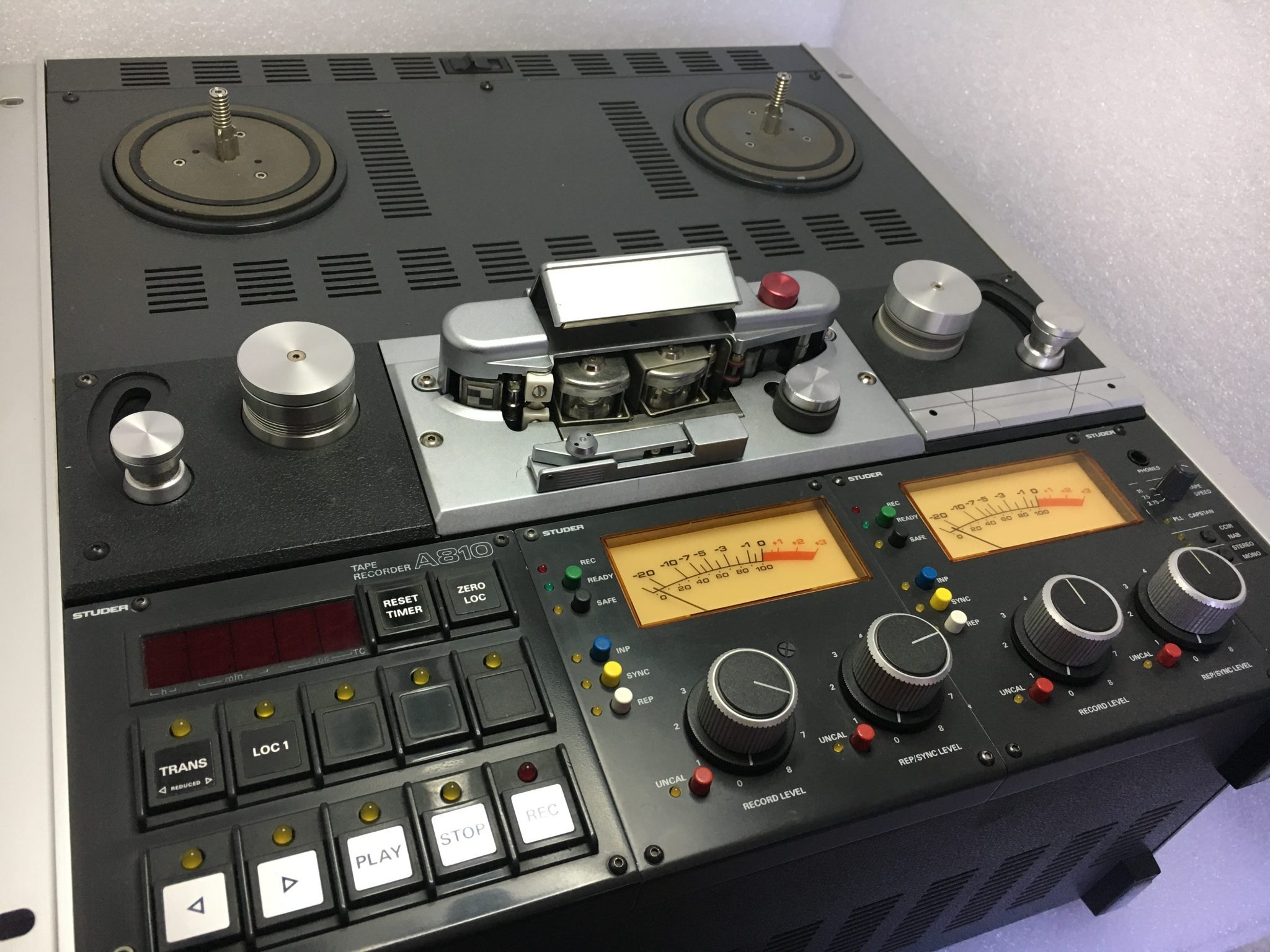 STUDER A810 Profesional Tape Recorder. Pinch Roller New. Recapped