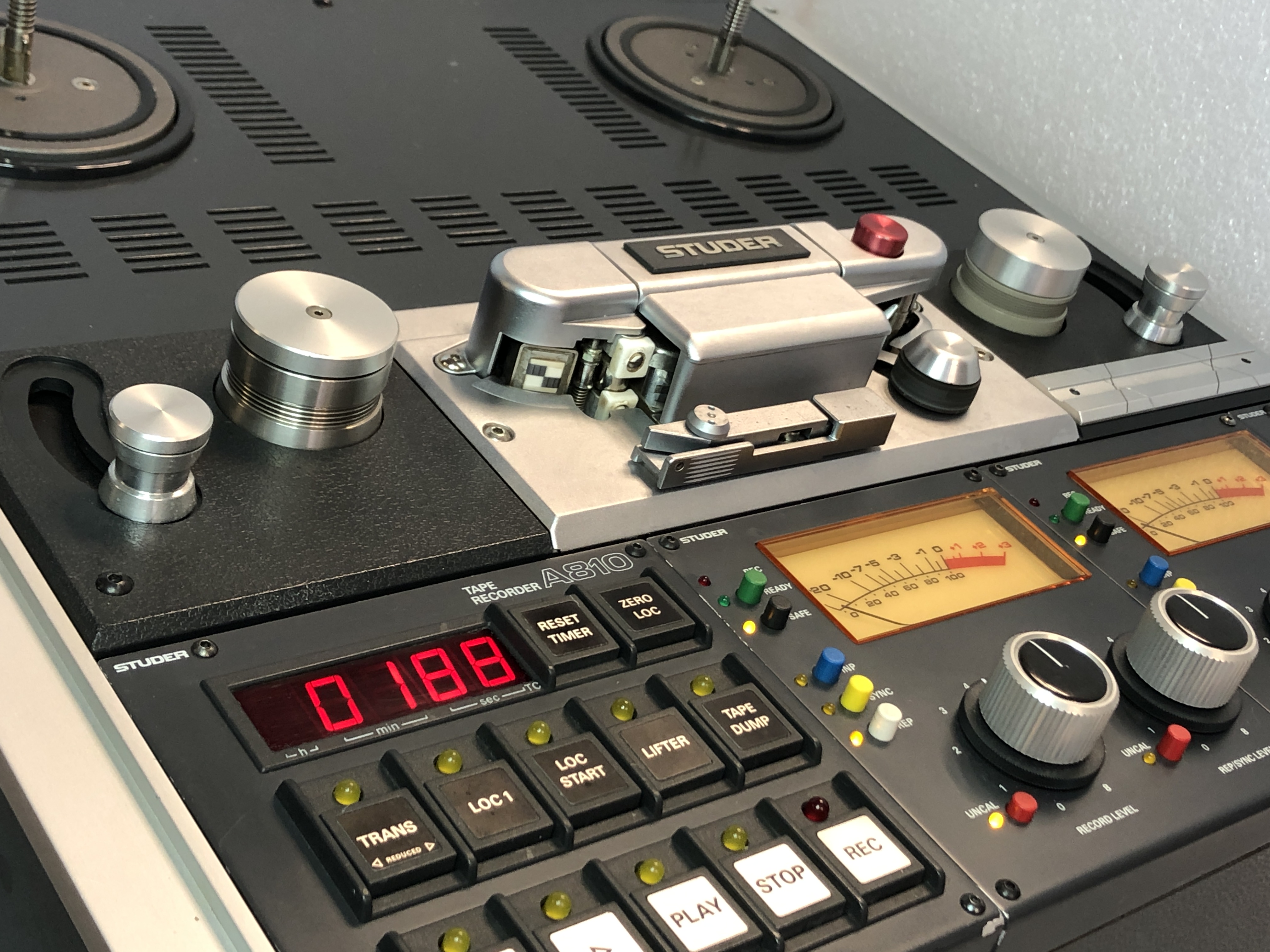 STUDER A810 Profesional Tape Recorder. Speed 15/7.5 Vintagreen